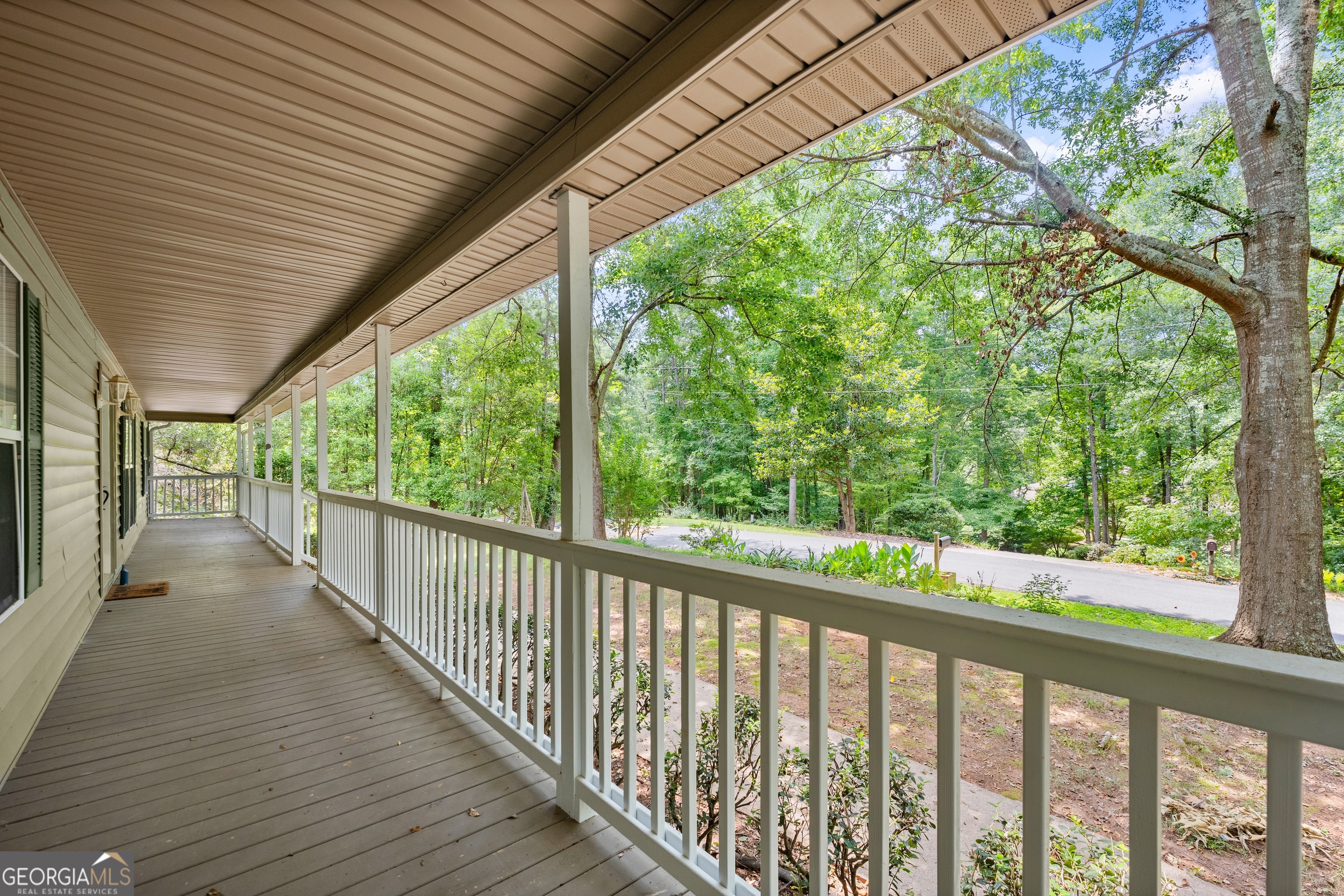 3592 Lakeview DR