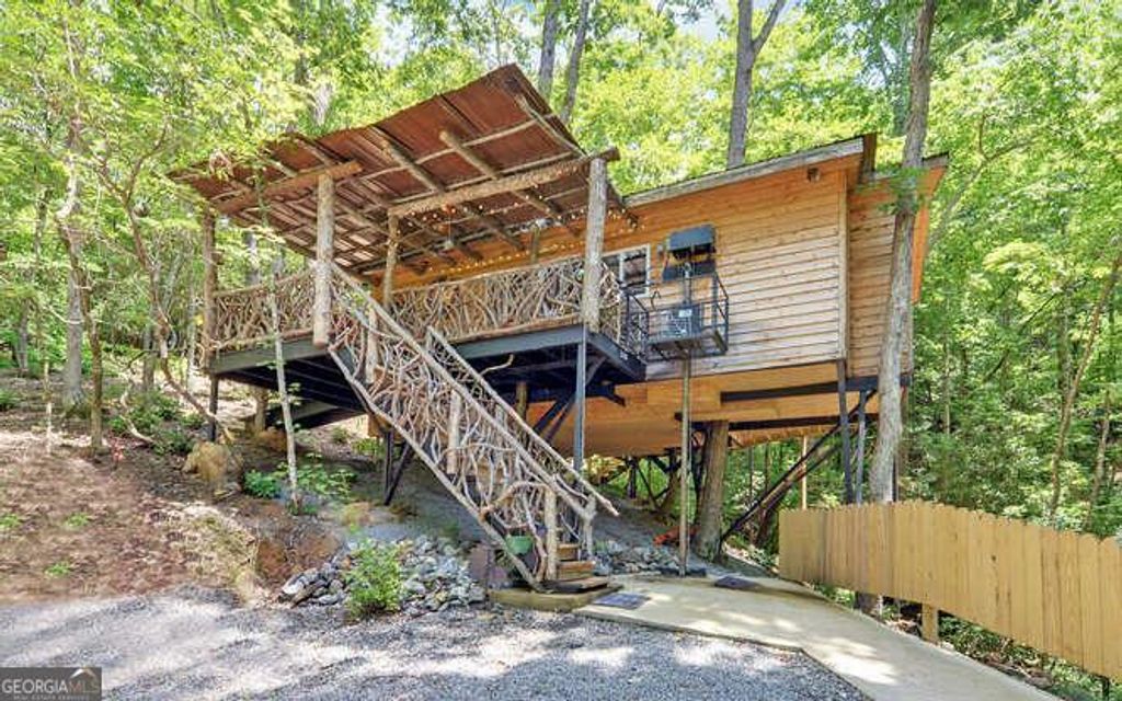 Photo of 605 White Street, Hiawassee, GA 30546 (MLS # 10765235)