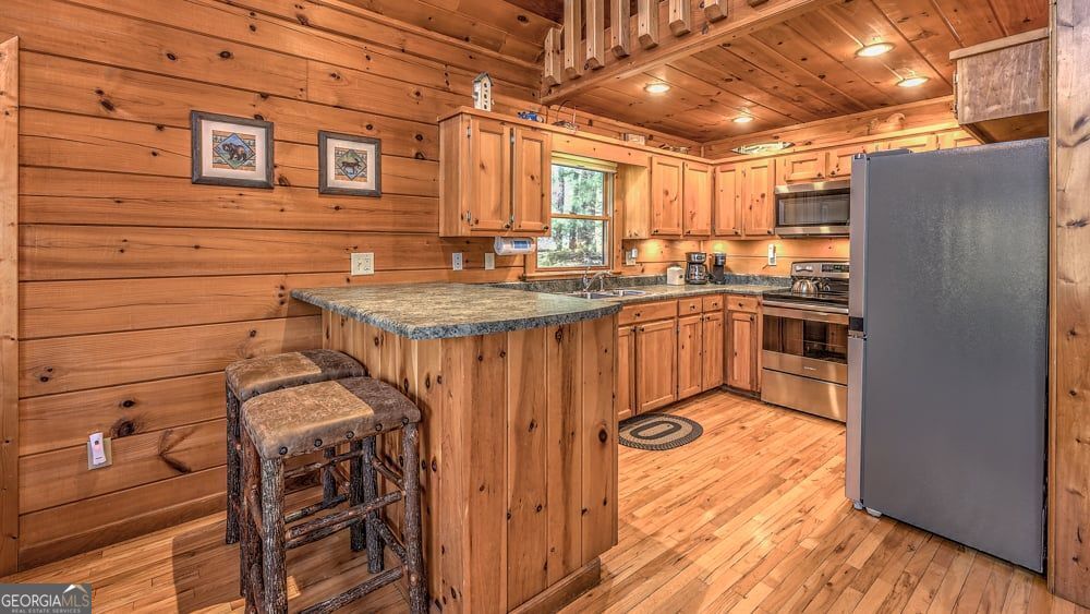 Blue Ridge, Georgia 30513, United States, 3 Bedrooms Bedrooms, ,3 BathroomsBathrooms,Residential,Active,170860