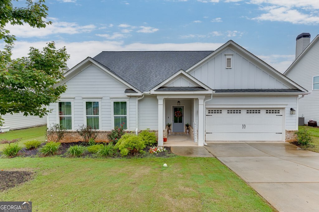 JAYDEN RANCH FLOOR PLAN - New Construction in MUST SEE RANCH in Traditions of Braselton! This stunning Craftsman-style 4BR/3BA ranch offers open-concept living with granite countertops, tile backsplash, and 42" shaker-style cabinets. LVP hardwoods flow through the main areas, complemented by a gorgeous judges panel dining room and cozy wood-burning fireplace in the family room. Enjoy outdoor living on the covered patio. Located in a premier golf/tennis community, residents have access to a clubhouse, gym, pool, nature trails, pickleball, and more-RESORT STYLE LIVING at its best!
