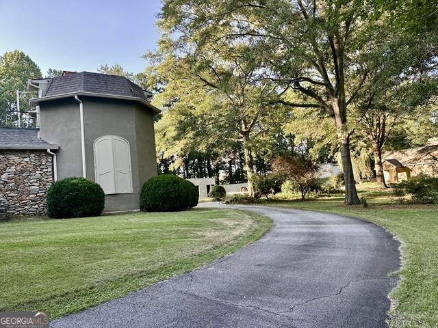2812 Highway 16 E