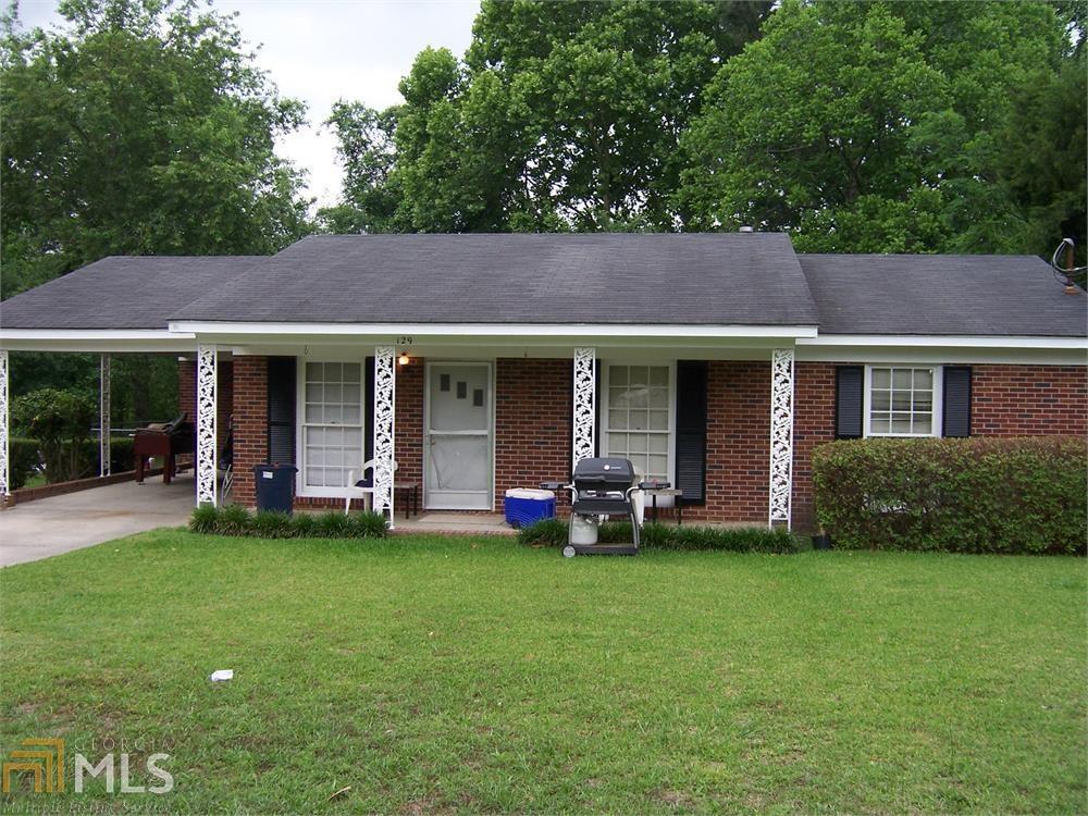 Beautiful 3 bed 1.5 bath home located in the heart of Statesboro. Close to schools, shopping, and Willie McTell Walking Trail. Contact our office for more details!!!!! Available August 2020!!