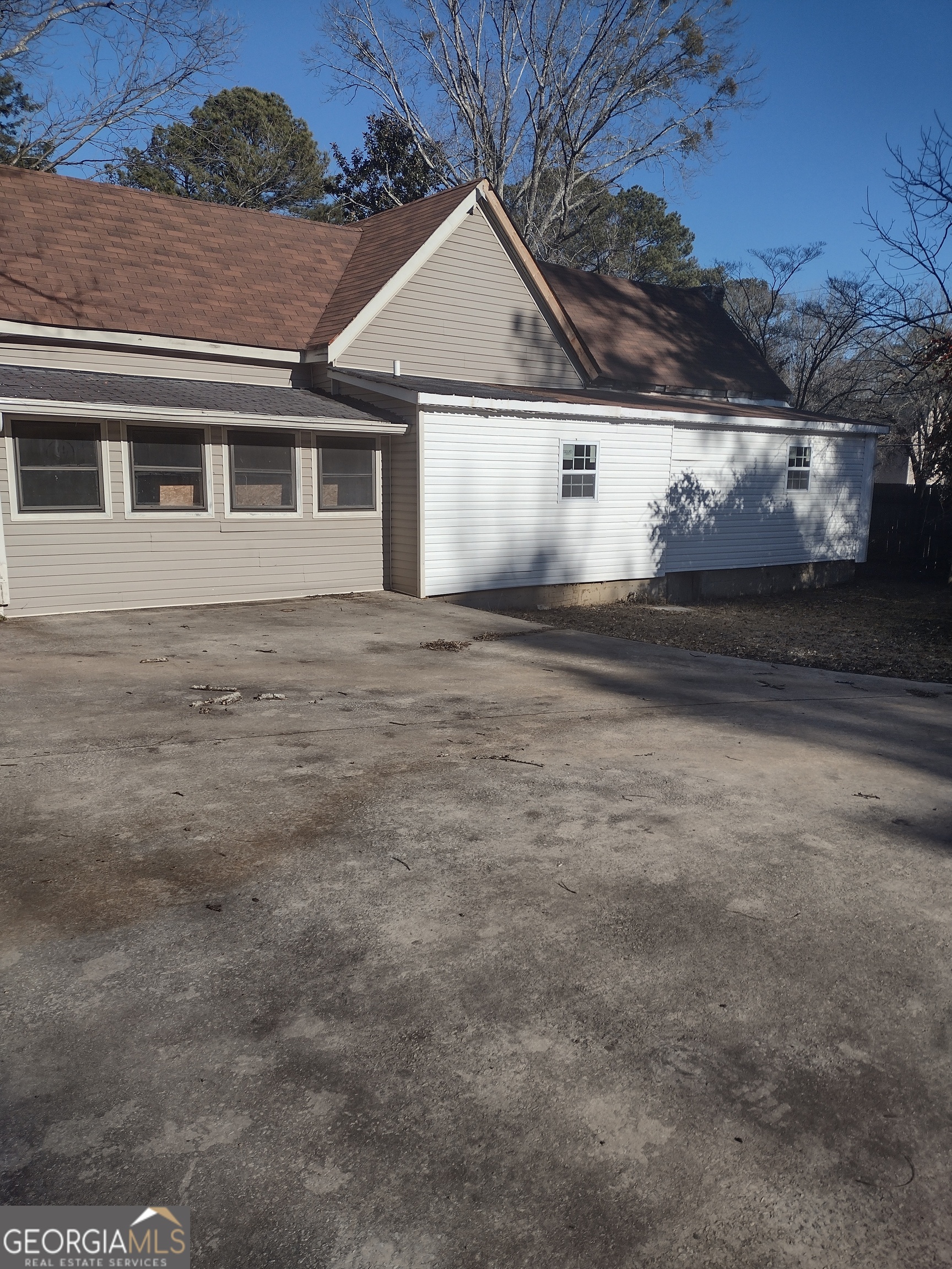 4031 S old fairburn road RD S