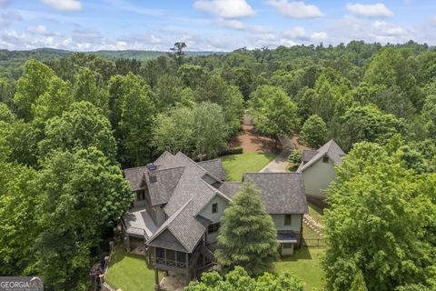 A home in Toccoa