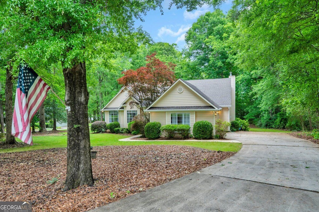 Photo of 65 Pointe View Court, Jackson, GA 30233 (MLS # 10880536)