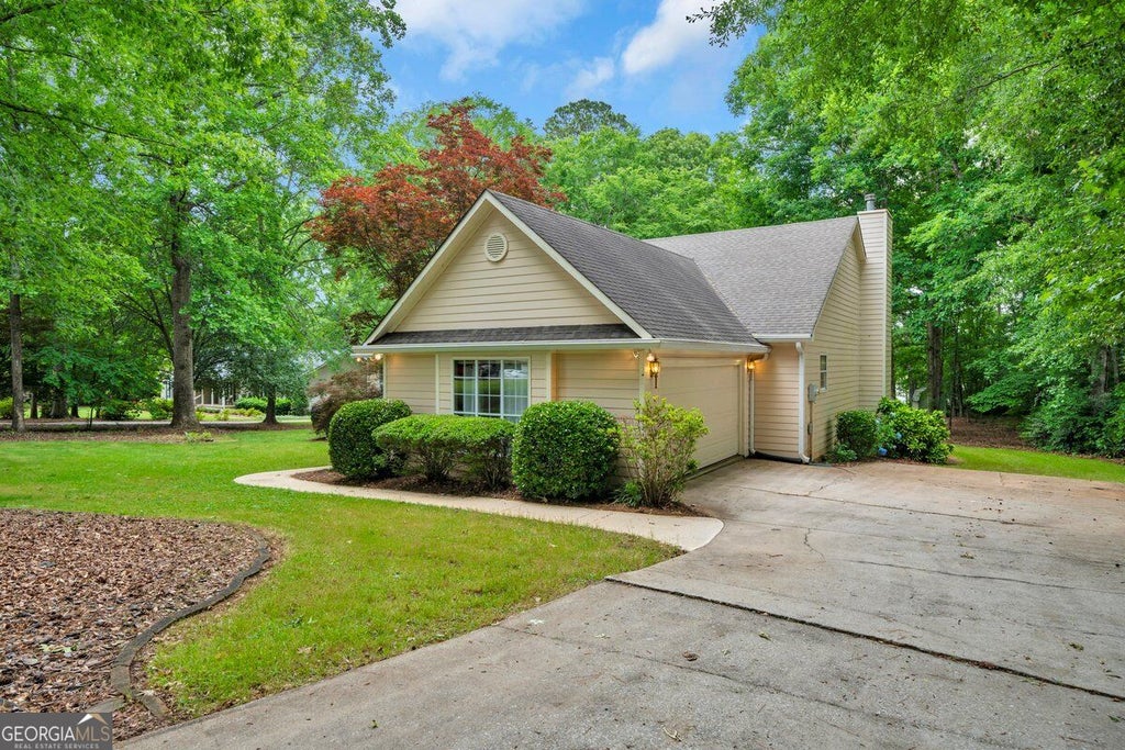 Photo of 65 Pointe View Court, Jackson, GA 30233 (MLS # 10880536)