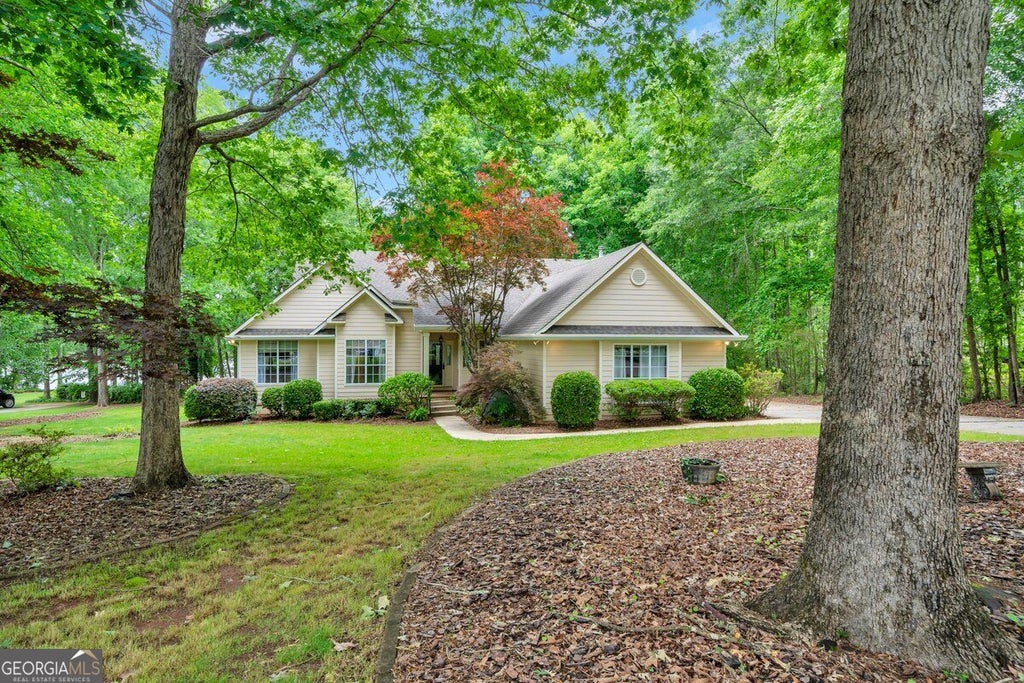 Photo of 65 Pointe View Court, Jackson, GA 30233 (MLS # 10880536)