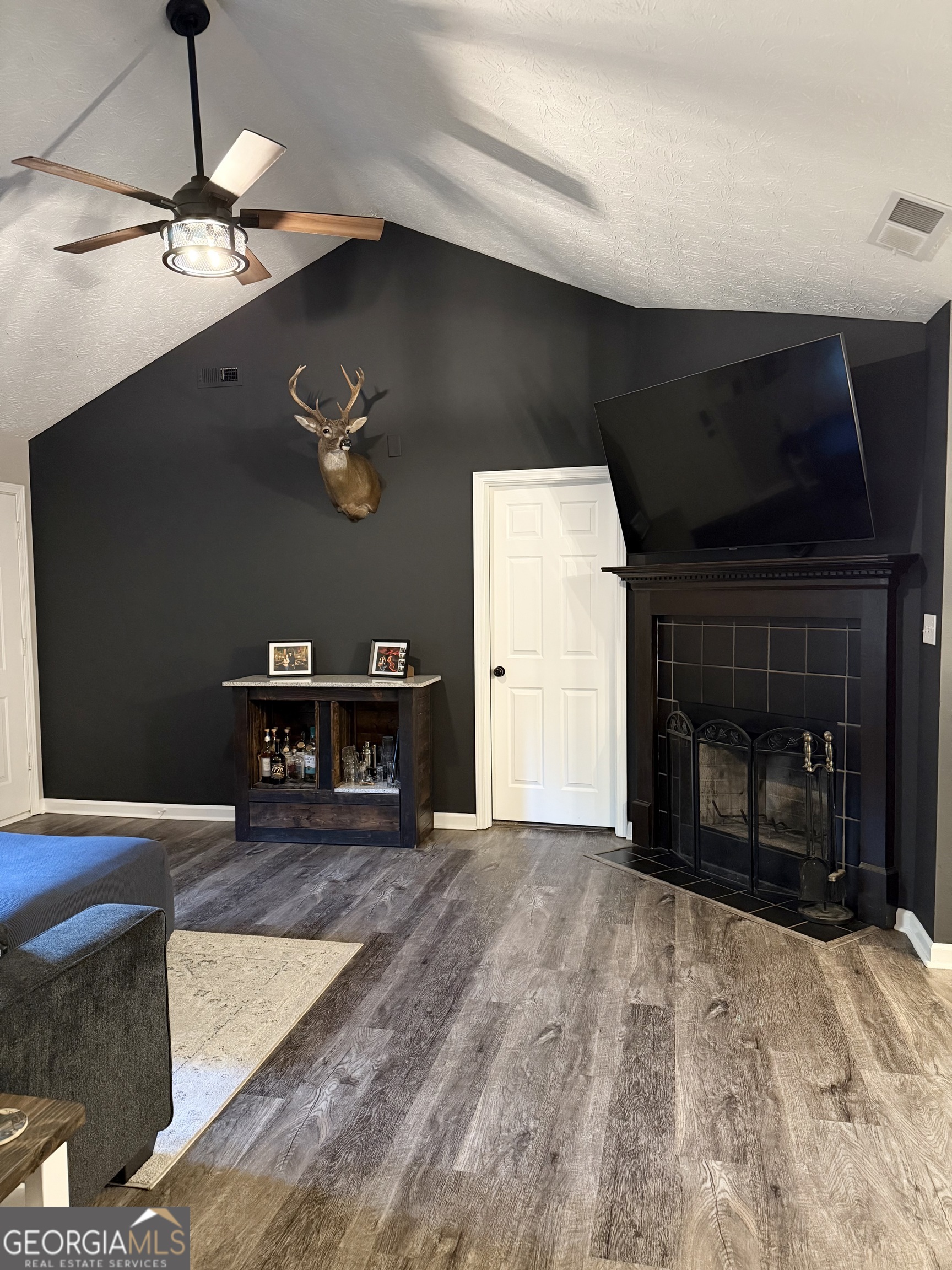 148 Apache Pointe DR