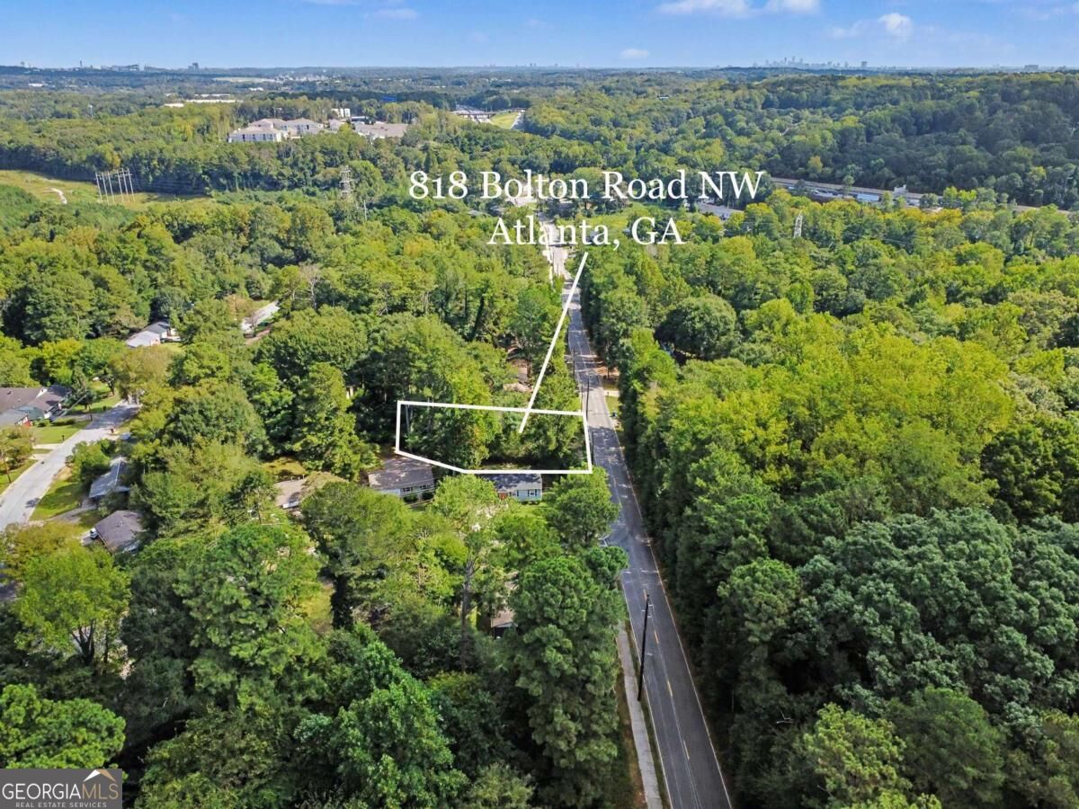 818 Bolton RD NW