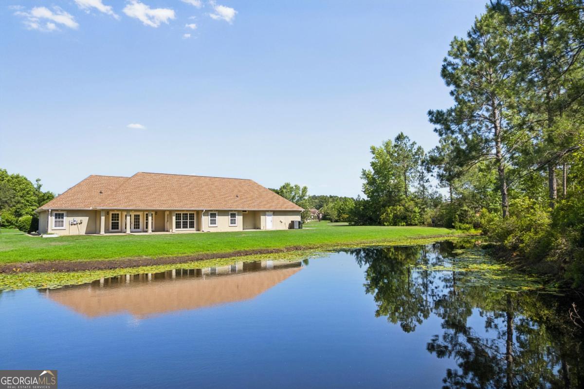190 Lakes DR