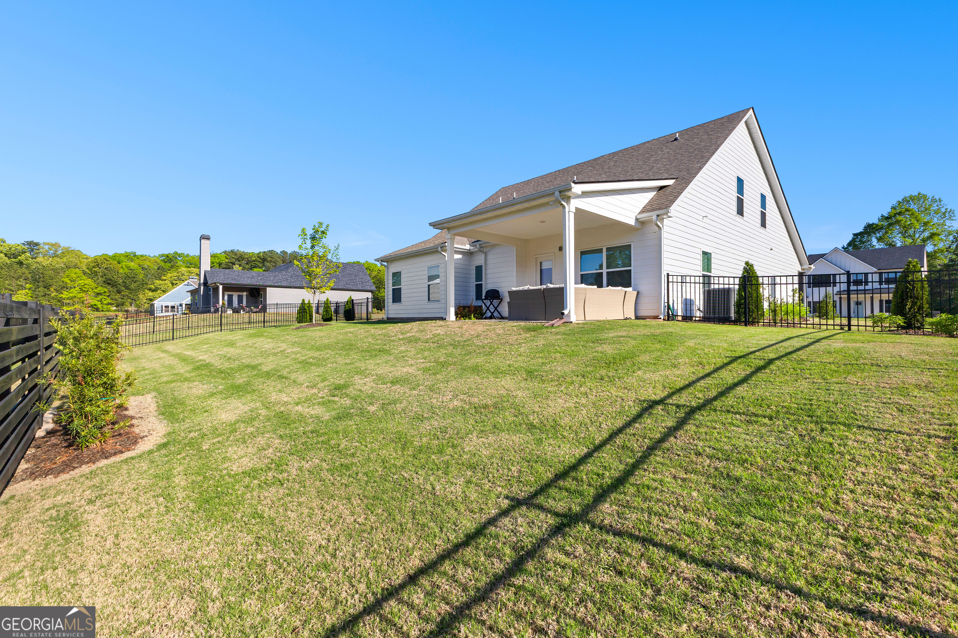 Senoia, Georgia 30276, United States, 4 Bedrooms Bedrooms, ,3 BathroomsBathrooms,Residential,Active,181452