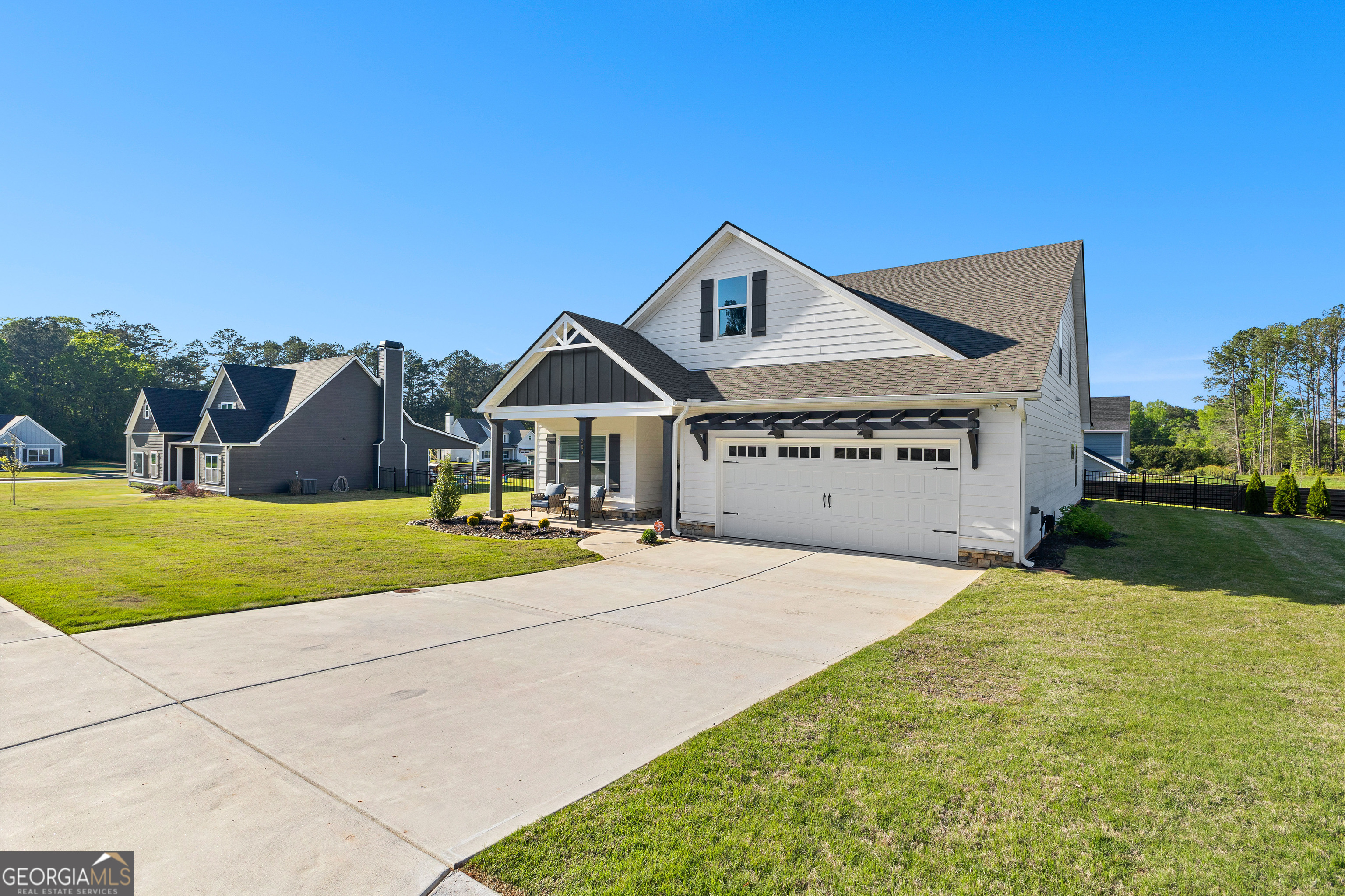 Senoia, Georgia 30276, United States, 4 Bedrooms Bedrooms, ,3 BathroomsBathrooms,Residential,Active,181452