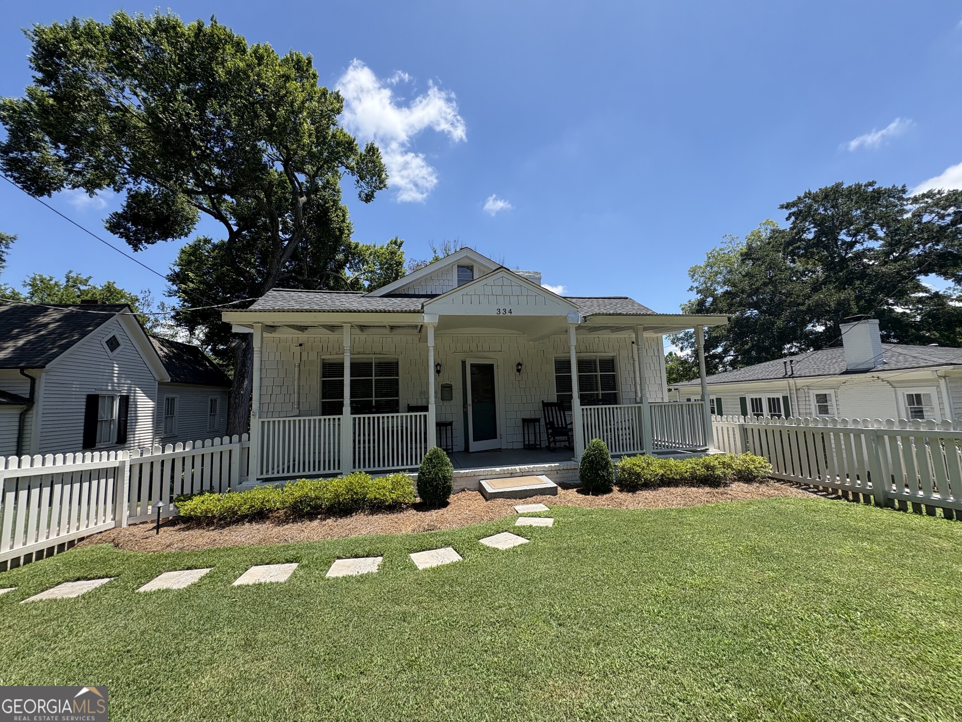Gorgeous home for rent in Marietta Ga! This home has 2 bedrooms, 1.5 bathrooms along with a beautiful full kitchen, and spacious living areas. To add, the fenced in front yard has a seating area to enjoy the weather however you'd like! This home is placed on top of a basement apartment unit, however there is no shared access whatsoever.