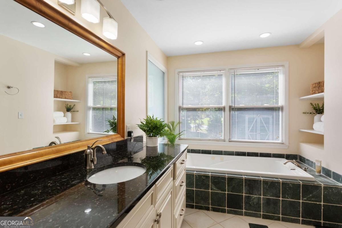 Smyrna, Georgia 30080, United States, 3 Bedrooms Bedrooms, ,3 BathroomsBathrooms,Residential,Pending,38549