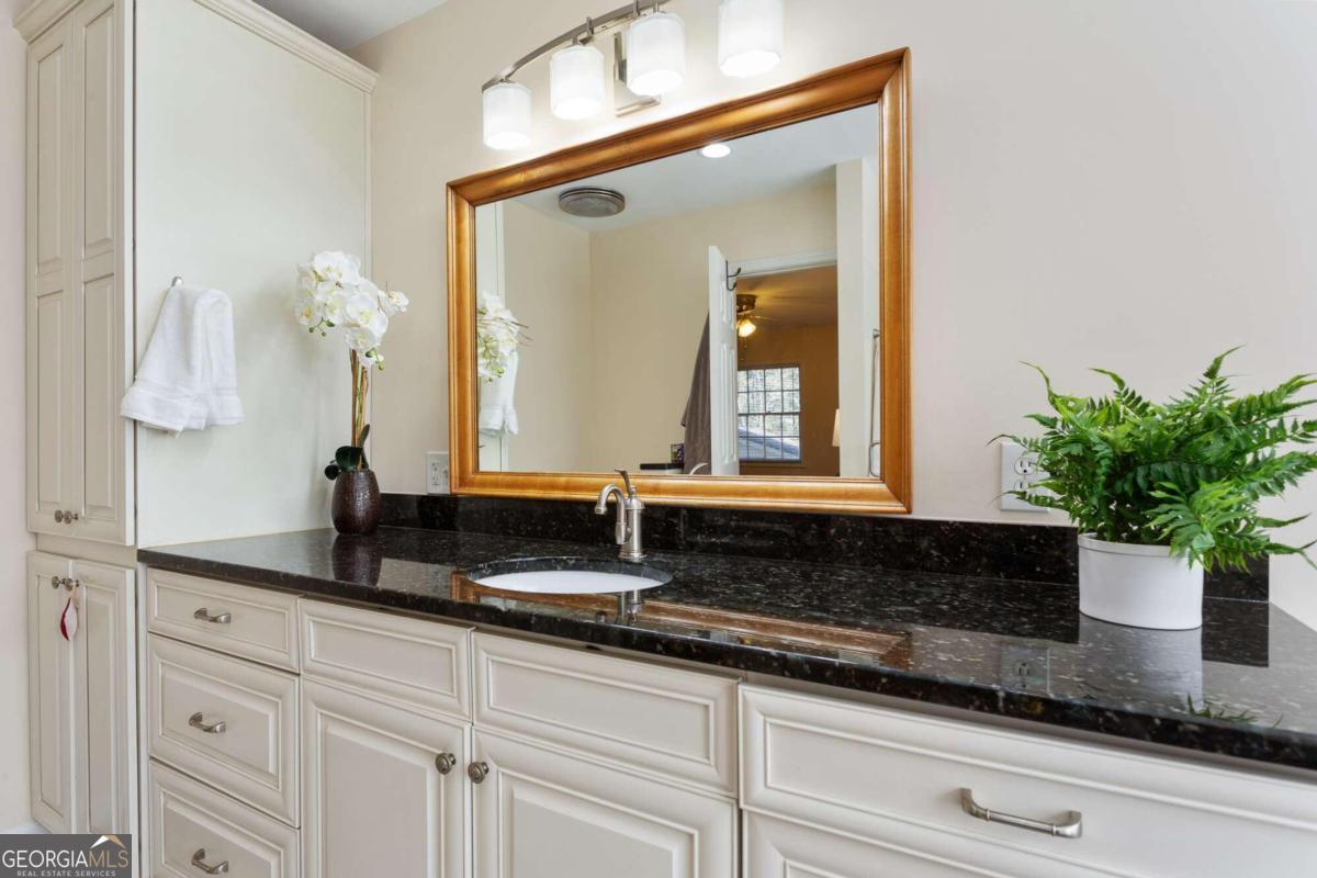 Smyrna, Georgia 30080, United States, 3 Bedrooms Bedrooms, ,3 BathroomsBathrooms,Residential,Pending,38549