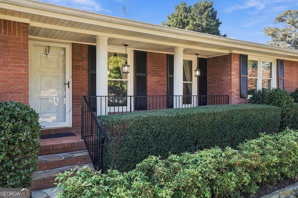 Photo of 1870 Sierra Drive, Marietta, GA 30062 (MLS # 10878002)
