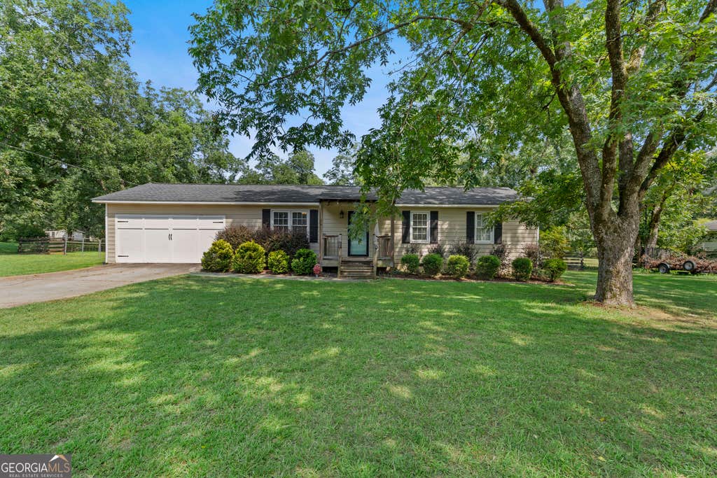 Photo of 1911 Barnesville Road, Griffin, GA 30224 (MLS # 10832934)