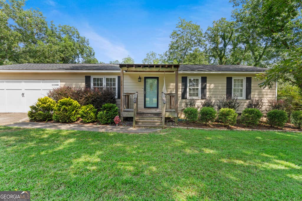 Photo of 1911 Barnesville Road, Griffin, GA 30224 (MLS # 10832934)