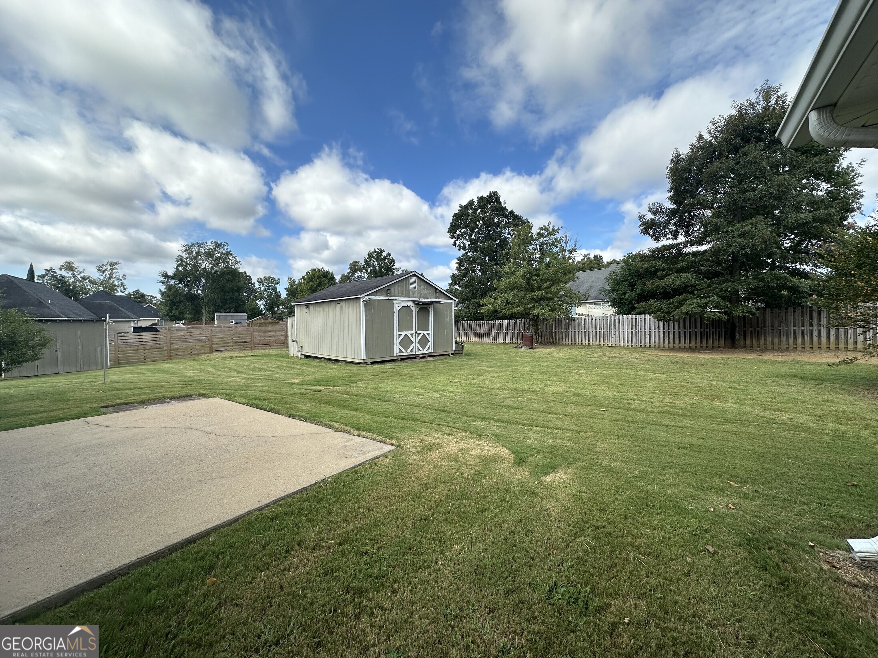 2 Misty Oaks LN NE