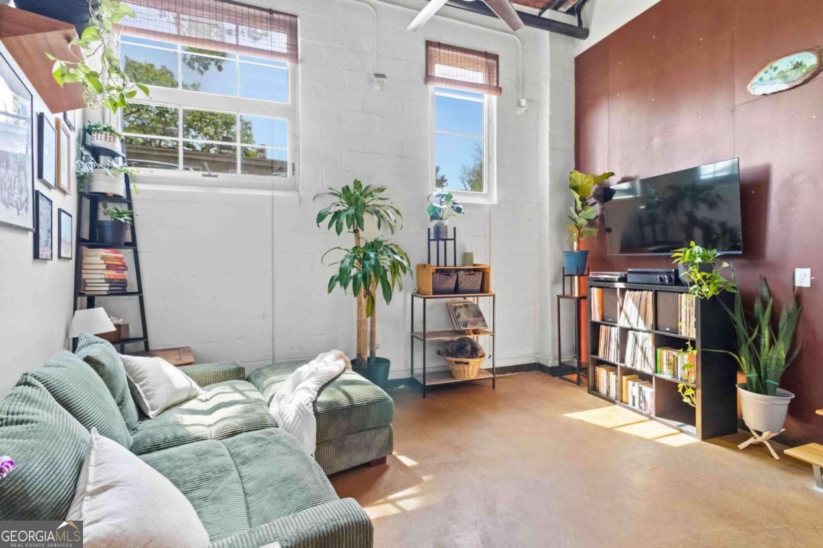 964 Dekalb AVE NE 110