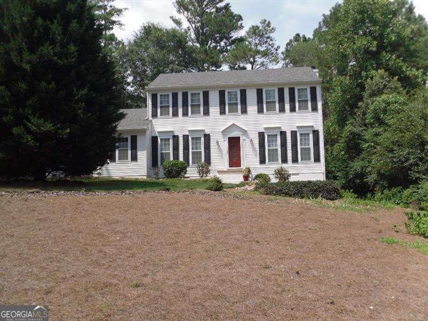The house has been remodeled...New kitchen, new appliance... Florida room perfect for entertainment, for relaxation or a playroom... Hardwood floors throughout... Separate dining room/living room, and family room... one bedroom on main level ... cul-de-sac street... all windows are double panel for energy efficiency. Walking distance from the Avenue at East Cobb. For questions call or text agent.