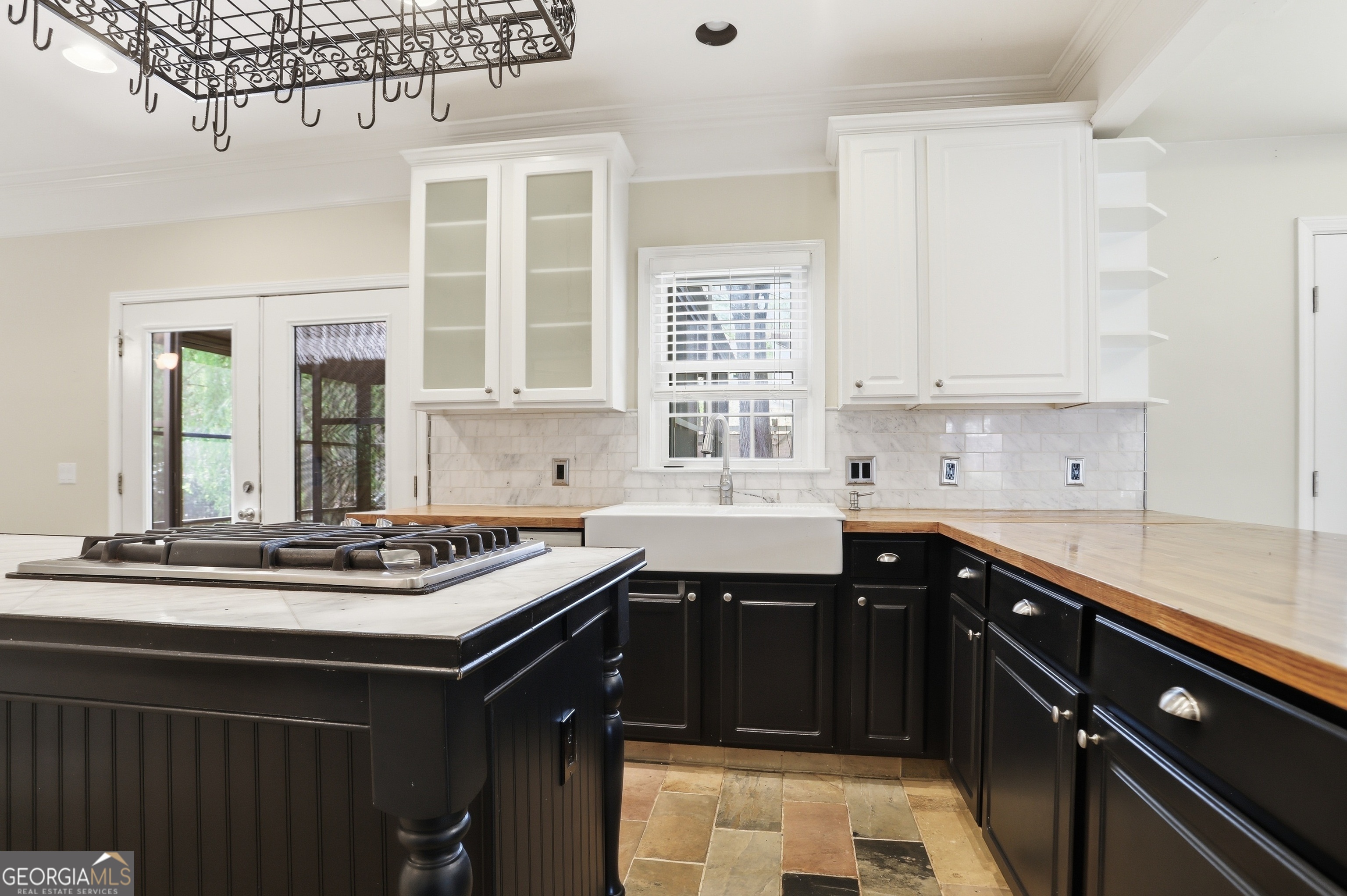 8590 River Walk LNDG