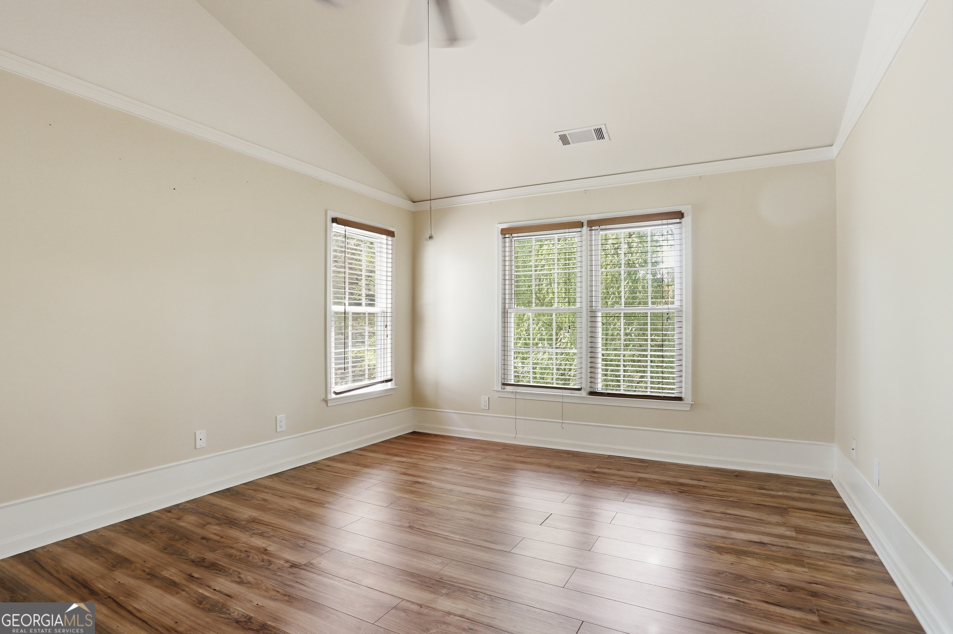 8590 River Walk LNDG