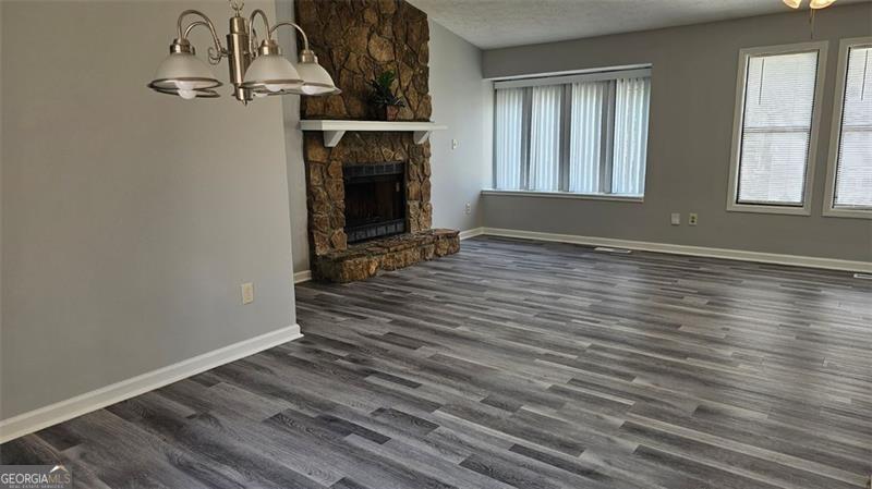 1194 CLICHY CT