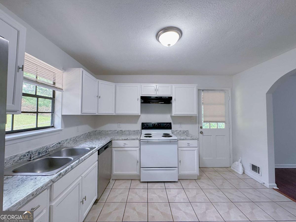 6634 Collier WAY