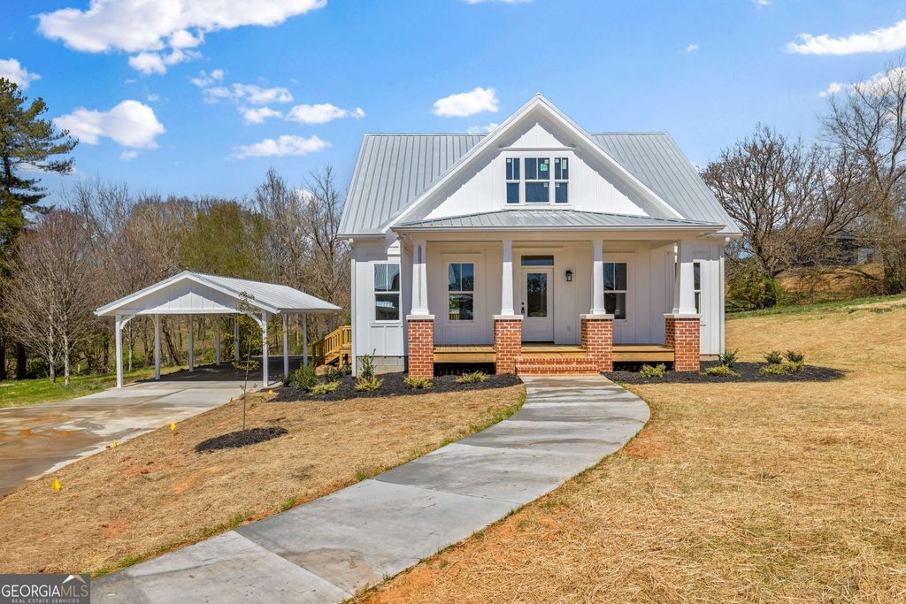 Photo of 409 Roper Dr, Clarkesville, GA 30523 (MLS # 10681075)