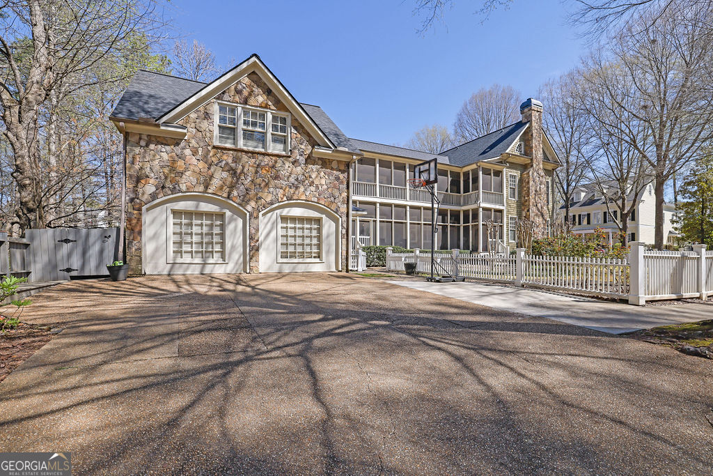 1421 Hedgewood LN NW