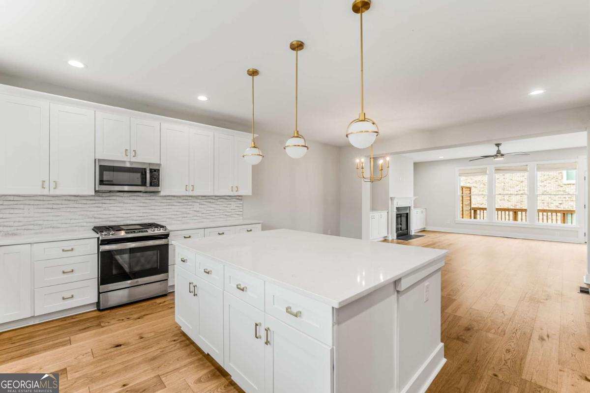 370 THRASHER ST 2