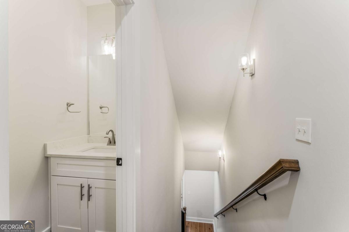 370 THRASHER ST 2
