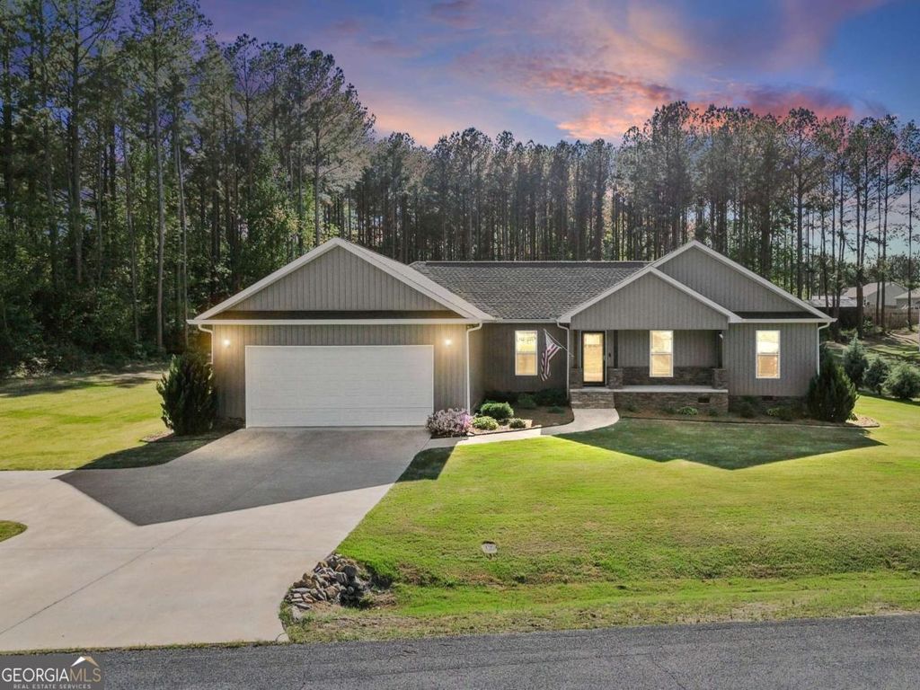 Photo of 611 Bell Loop, Chatsworth, GA 30705 (MLS # 10731825)