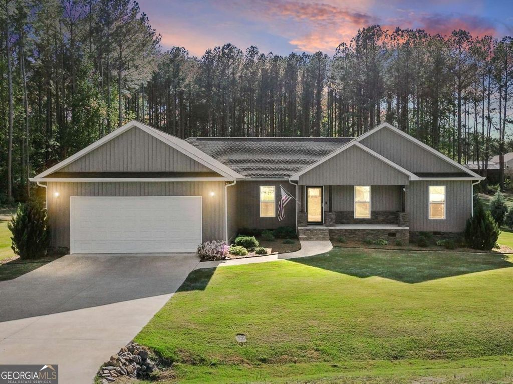 Photo of 611 Bell Loop, Chatsworth, GA 30705 (MLS # 10731825)