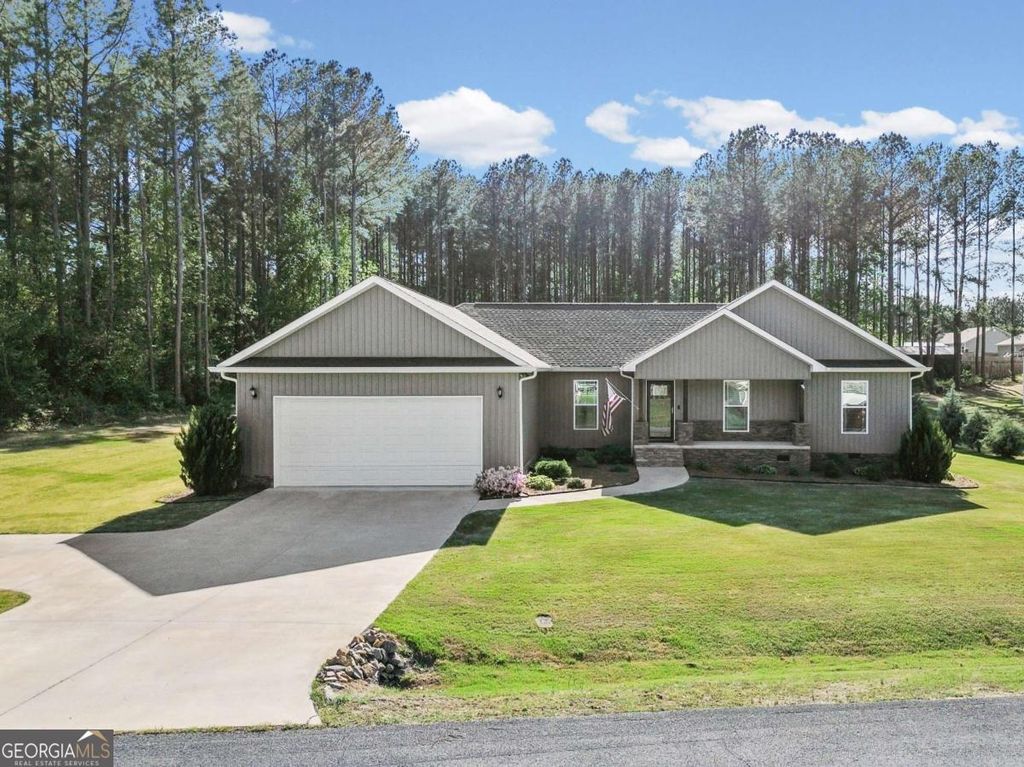 Photo of 611 Bell Loop, Chatsworth, GA 30705 (MLS # 10731825)