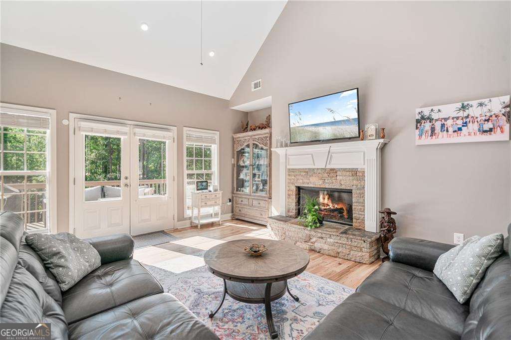 6642 Crestwood Peninsula