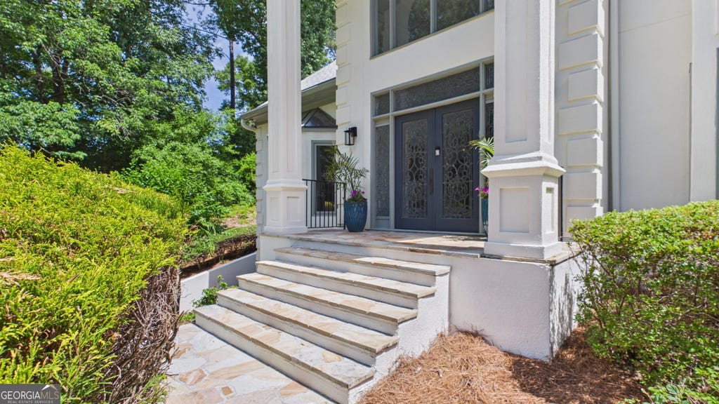 Photo of 10 Quarry Lake Court, Atlanta, GA 30342 (MLS # 10783213)