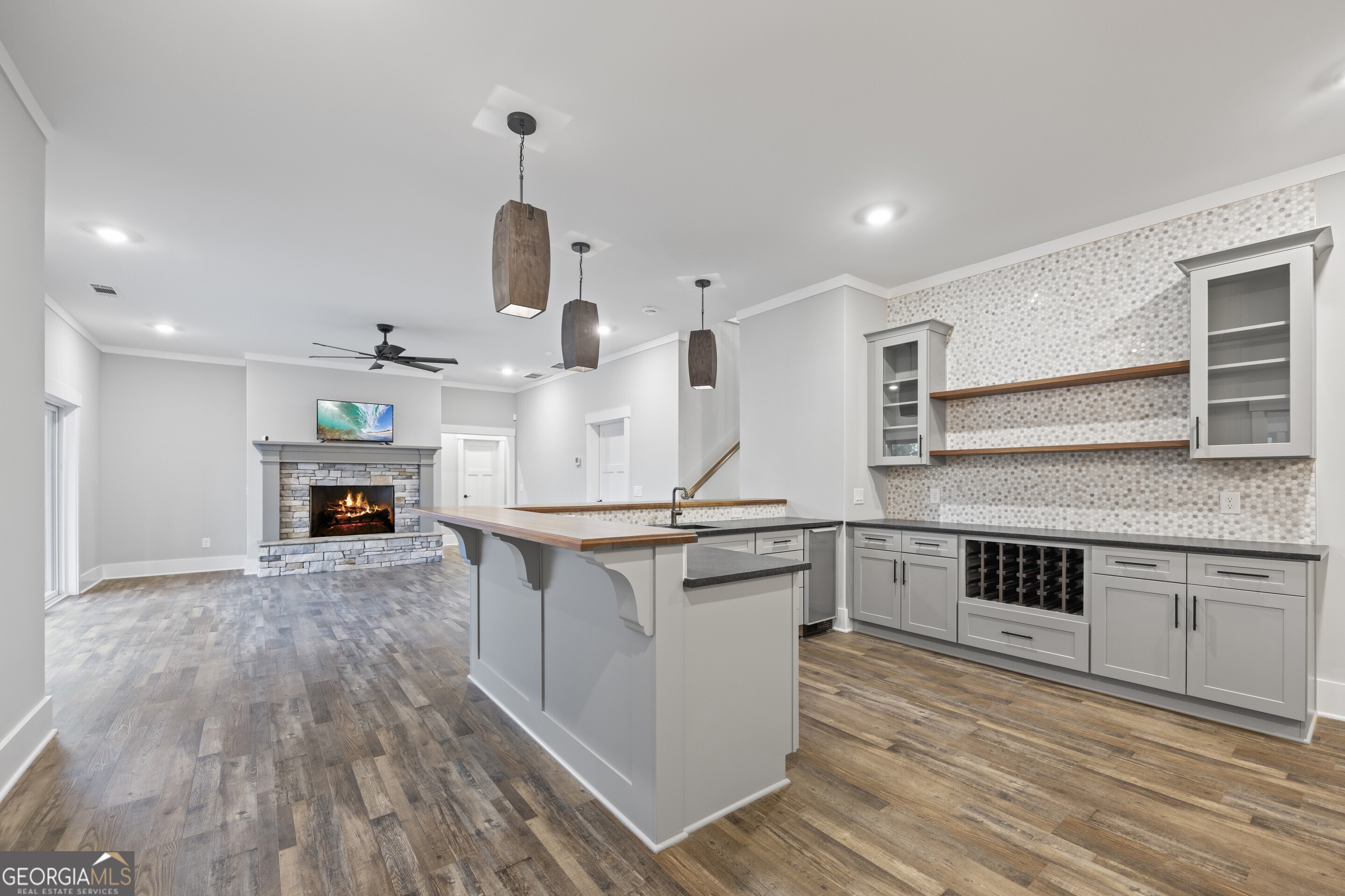 Toccoa, Georgia 30577, United States, 4 Bedrooms Bedrooms, ,5 BathroomsBathrooms,Residential,Pending,57800