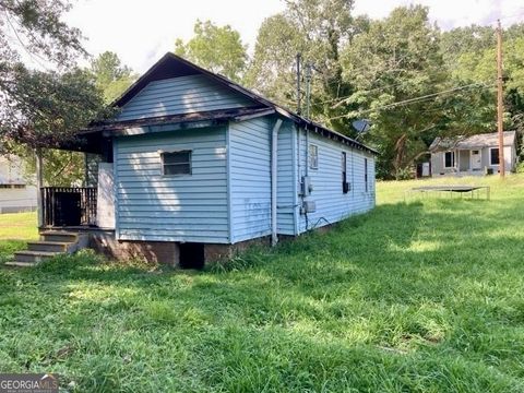 A home in Toccoa