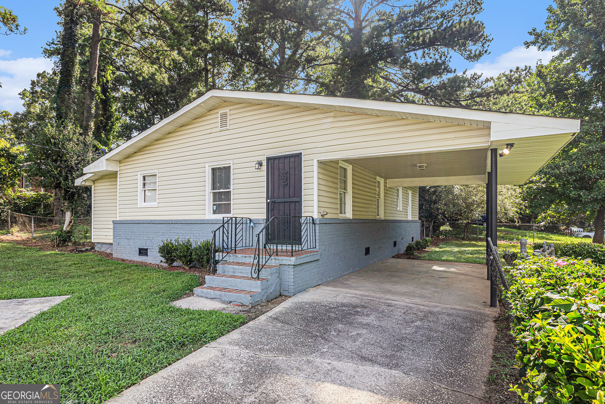 Discover a beautifully renovated, move-in-ready home nestled in the desirable Gresham Park neighborhood. This house features new flooring throughout, a completely renovated kitchen and bathroom, a brand new roof, and updated plumbing. Furthermore, a new HVAC system will be installed prior to the closing date.