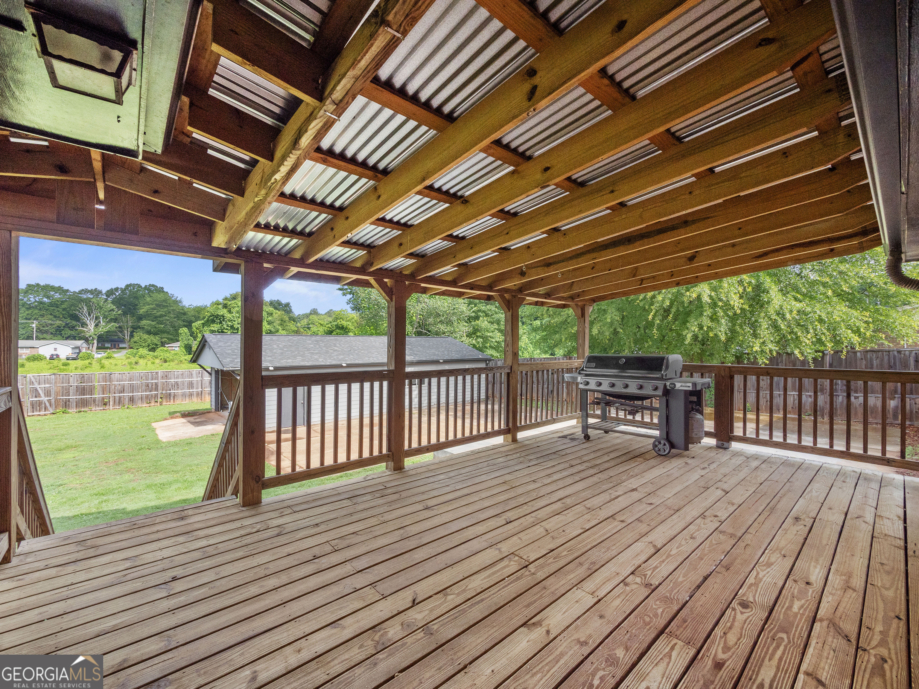 617 Lakeview DR