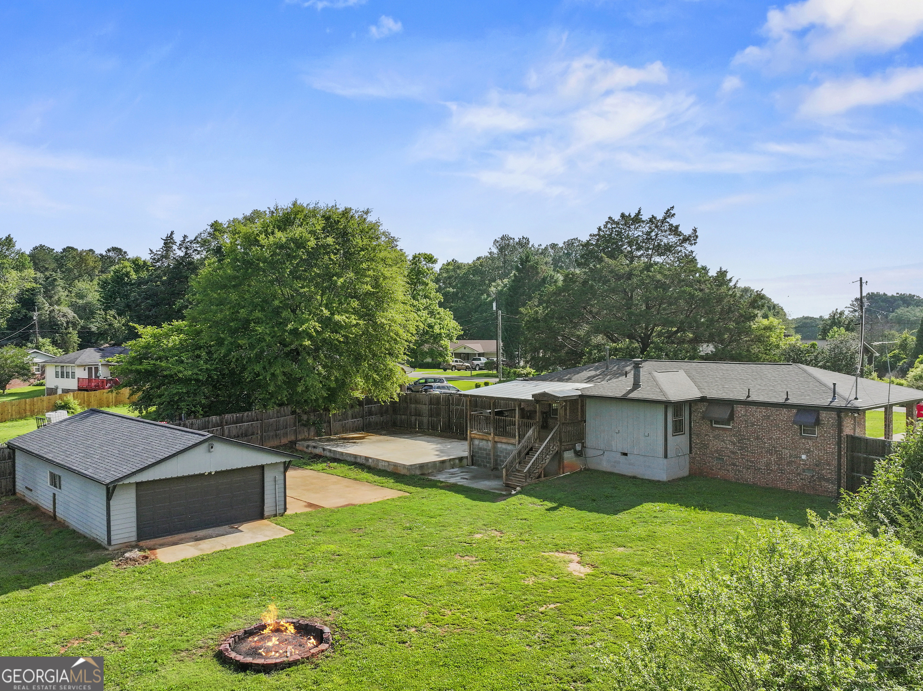 617 Lakeview DR