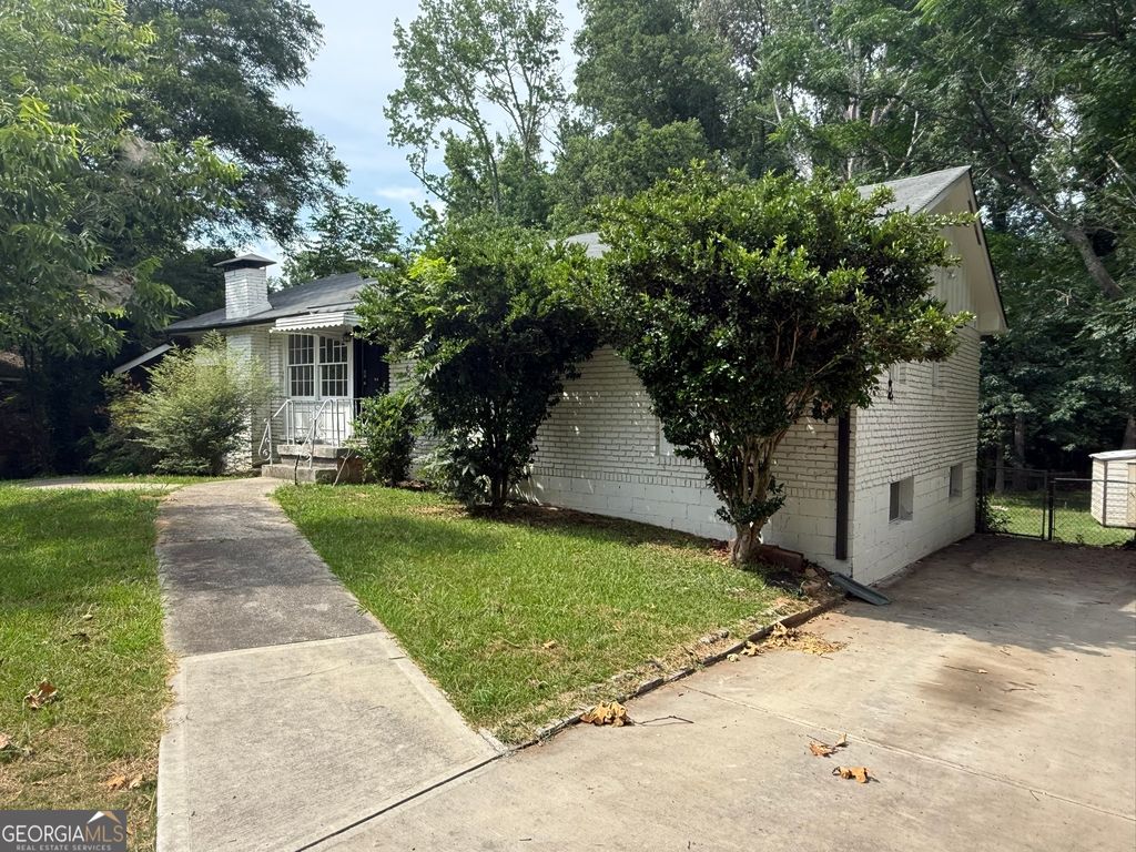 Photo of 868 King Road, Jonesboro, GA 30236 (MLS # 10799104)