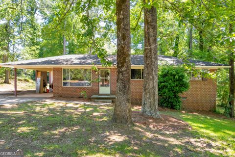 A home in Toccoa