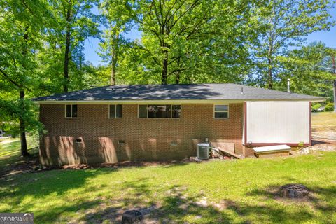 A home in Toccoa