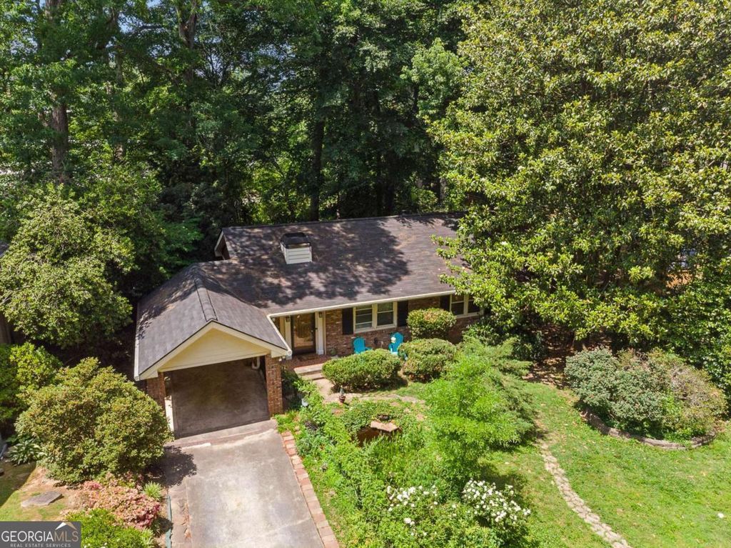 Photo of 2108 Arlington Avenue NE, Atlanta, GA 30324 (MLS # 10768279)