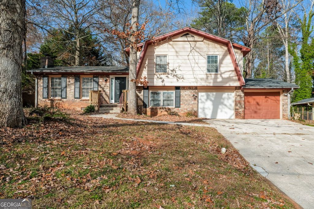 Photo of 1423 Cedar Heights Drive, Stone Mountain, GA 30083 (MLS # 10679134)