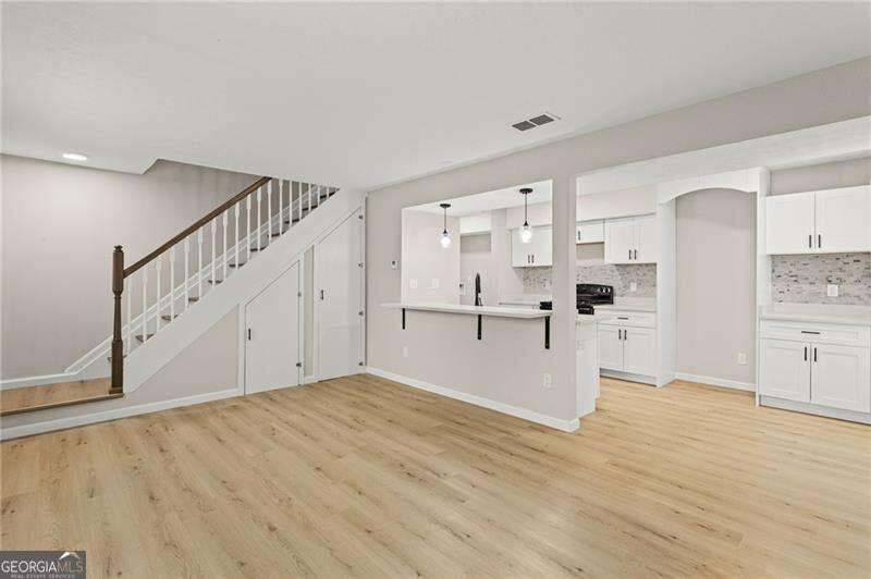 1321 Surrey LN SW