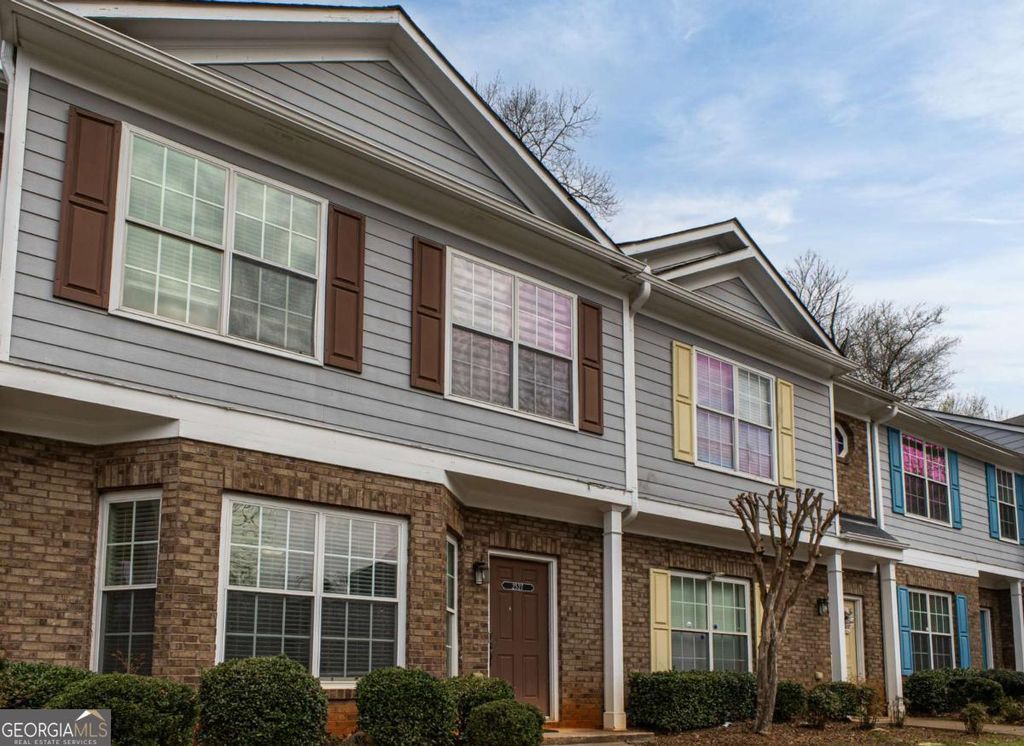 Photo of 2527 Walden Lake Drive, Decatur, GA 30035 (MLS # 10738978)